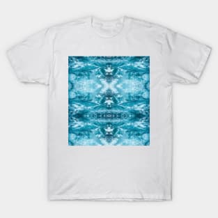 Blue Ocean Waves on the summer beach under palm tree T-Shirt